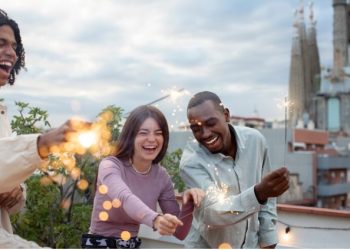What to Know Before Using Wedding Sparklers for Stunning Photos